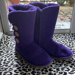 BOOTS. Made by UGG Australia. Flats. Winter.